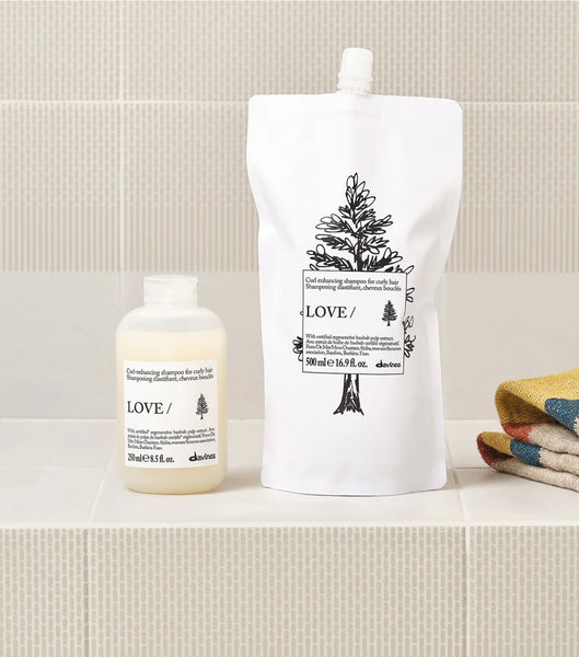 Éco-recharge LOVE CURL Shampoo
Shampoing hydratant pour cheveux bouclés
